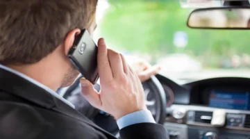 في حملة أمنية.. تحرير 1200 مخالفة لاستخدام الهاتف أثناء القيادة